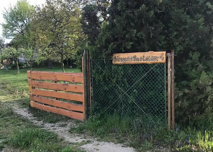 Siposreti Apartmanhaz דירה *